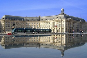 Půjčovna aut Bordeaux ✓ Naše nabídky na pronájem vozu zahrnují pojištění ✓ a neomezený počet ujetých kilometrů ✓ Porovnej ceny a najdi levnou autopůjčovnu.